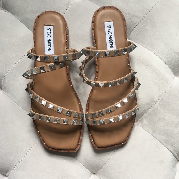 Steve Madden studded sandals. Color: Tan Size: 8 - Picture 2 of 5